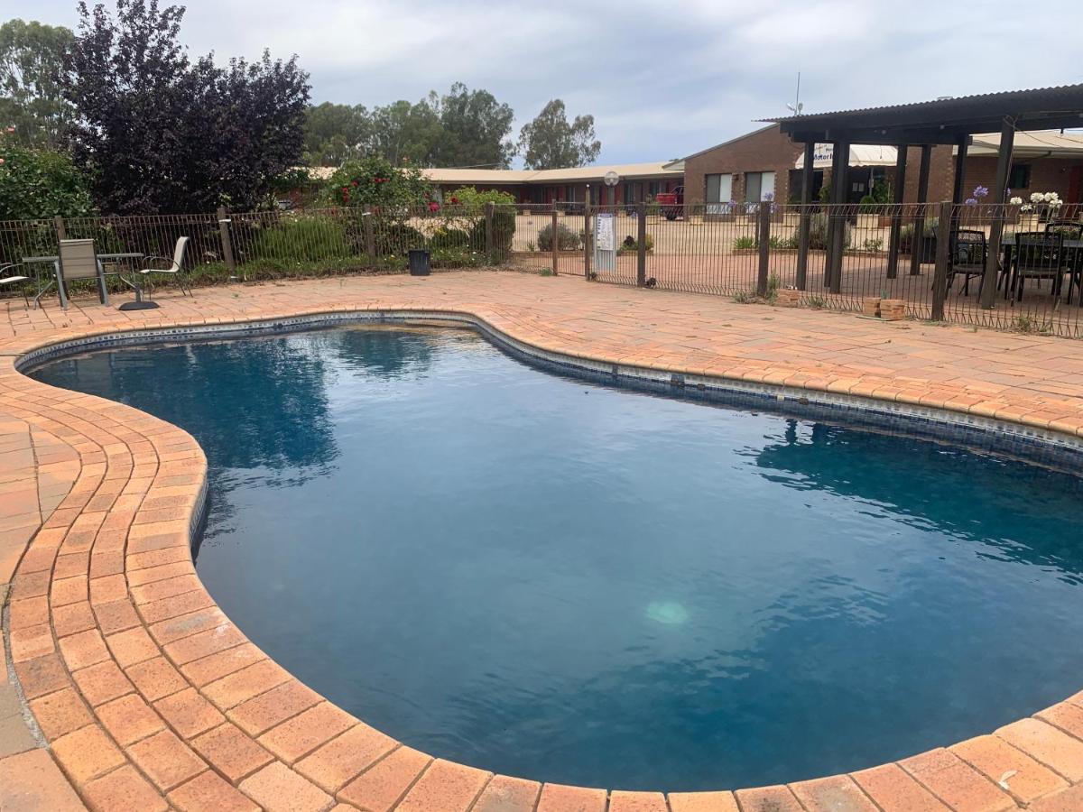 Newell Motor Inn Narrandera Extérieur photo